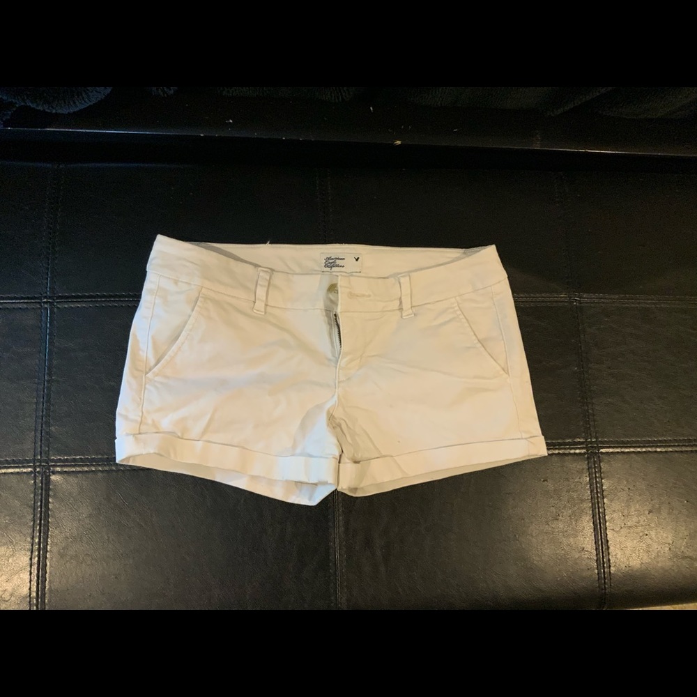 American Eagle Shorts Size 4 white never been worn